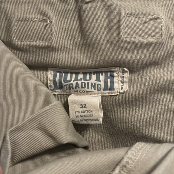 Duluth Trading Co cargo shorts - Picture 3 of 3